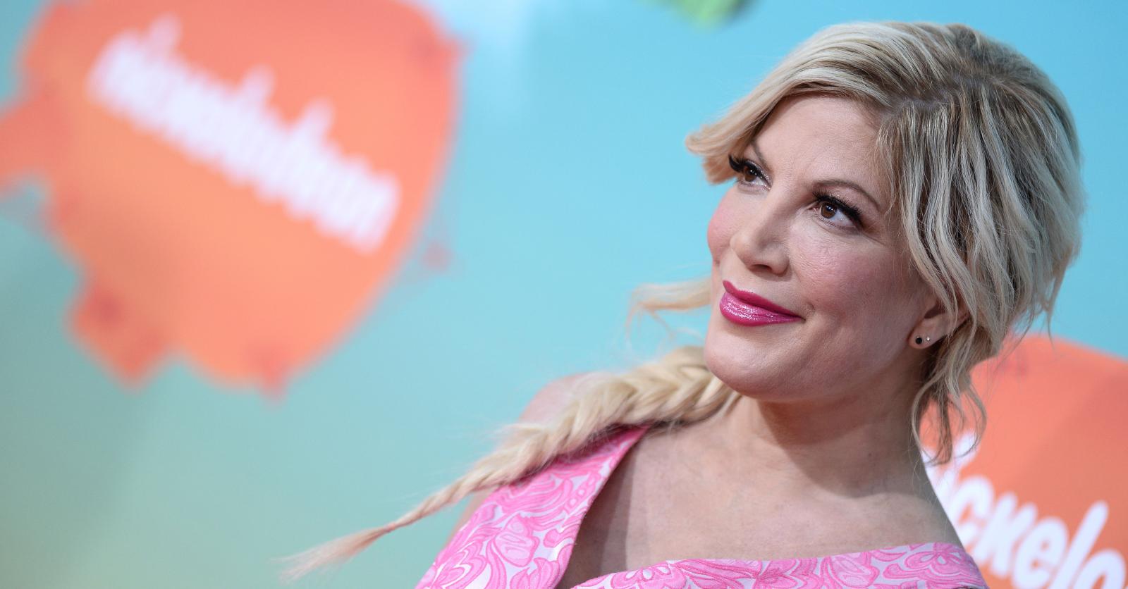 Tori Spelling joue les mères protectrices dans un film lesbien de vampires