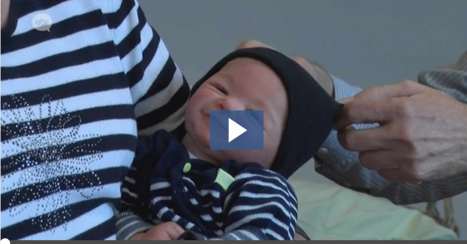 Appartement Bijbel mobiel VIDEO: Baby Louis, een levensechte pop, brengt mensen met dementie tot rust  - Libelle