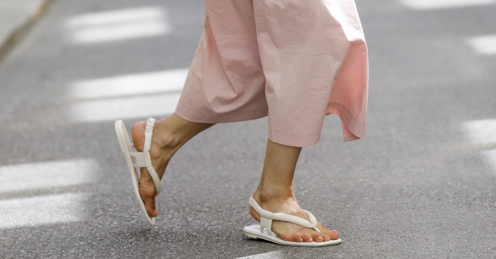 Consumeren niets Gearceerd In deze 15 x comfortabele sandalen doen je voeten géén pijn