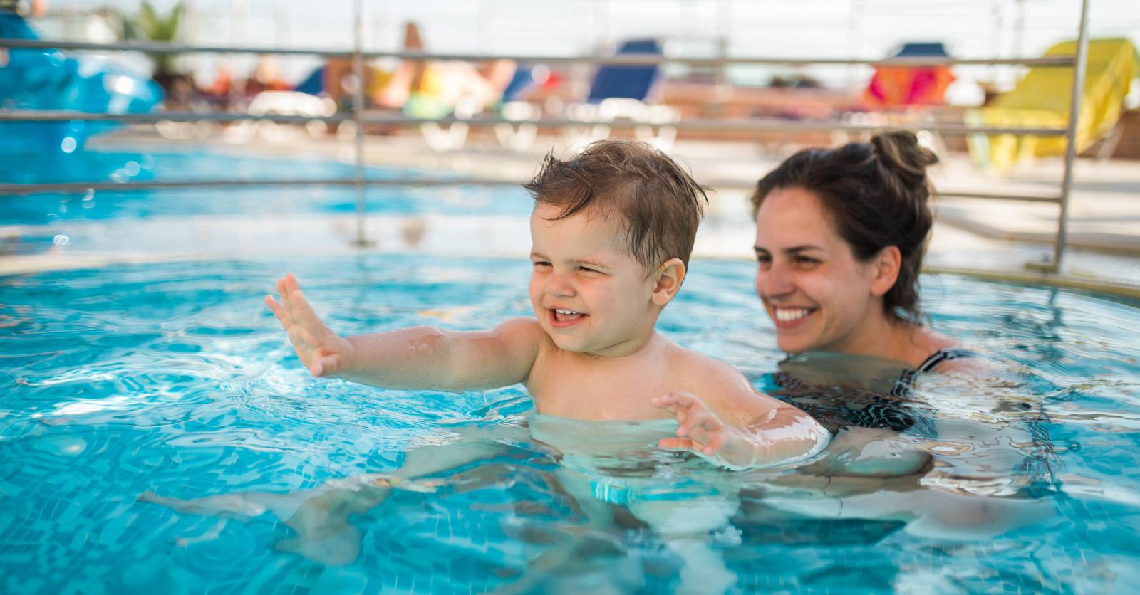 Quelles précautions prendre pour emmener bébé à la piscine ? 