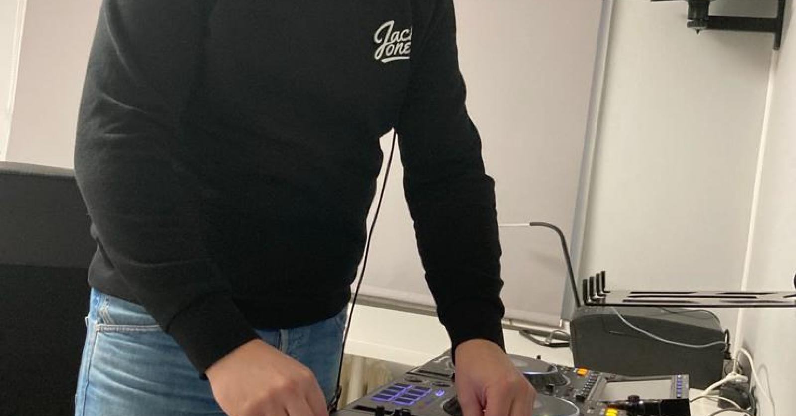 Andy Eeckhautte start eigen deejayschool op: “De eerste professionele in  West-Vlaanderen” - KW.be