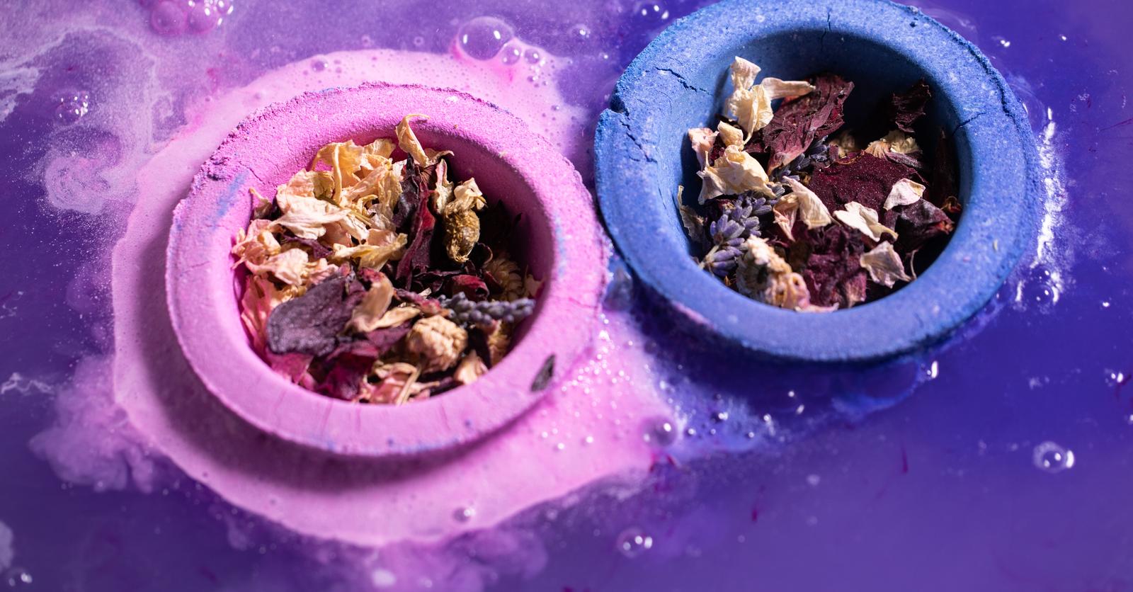 Lush sort une bombe de bain géante qui brille dans le noir
