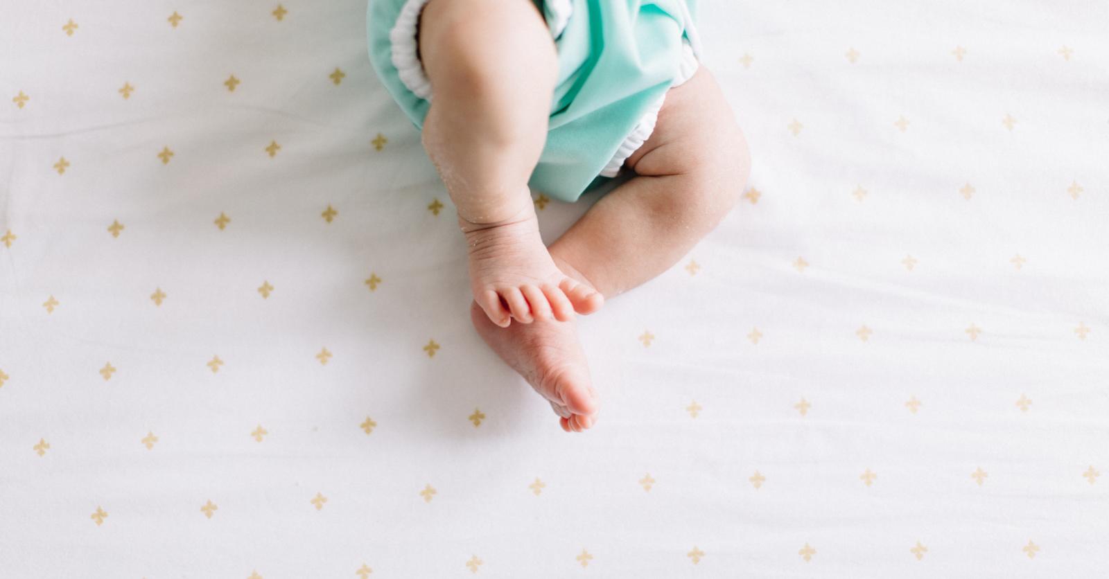 Heeft je baby koude voeten? Dit betekent het! Libelle Mama