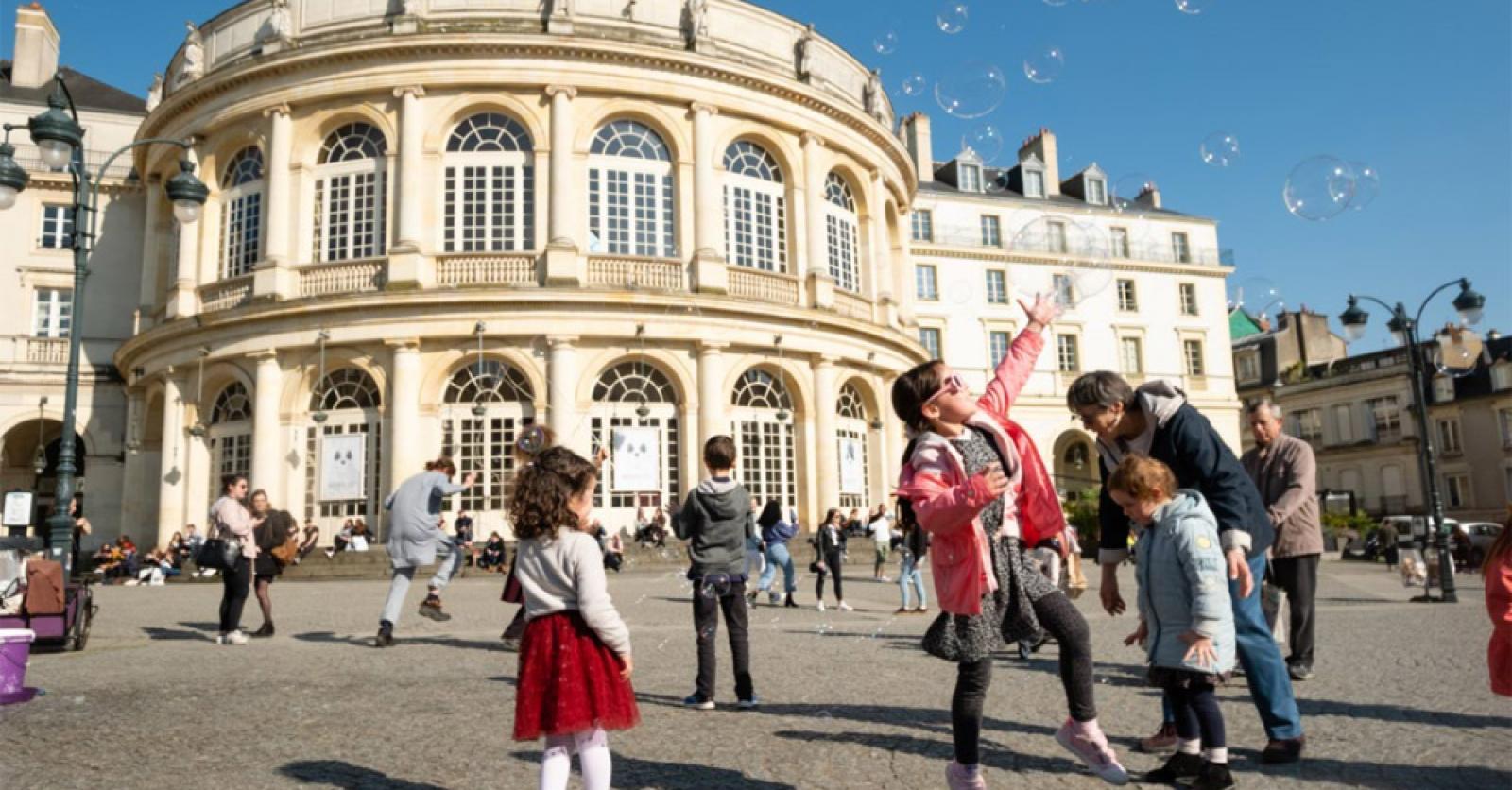 Tussen Stad En Natuur: Trek Eropuit In Rennes - Libelle