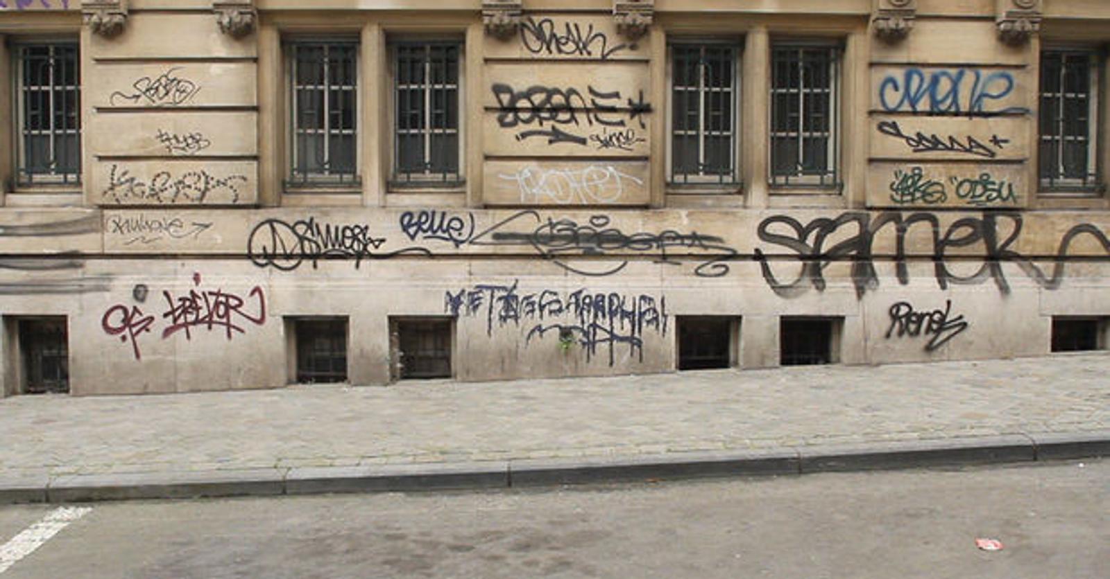 les-tagueurs-ces-mauvaises-herbes-qui-recouvrent-bruxelles