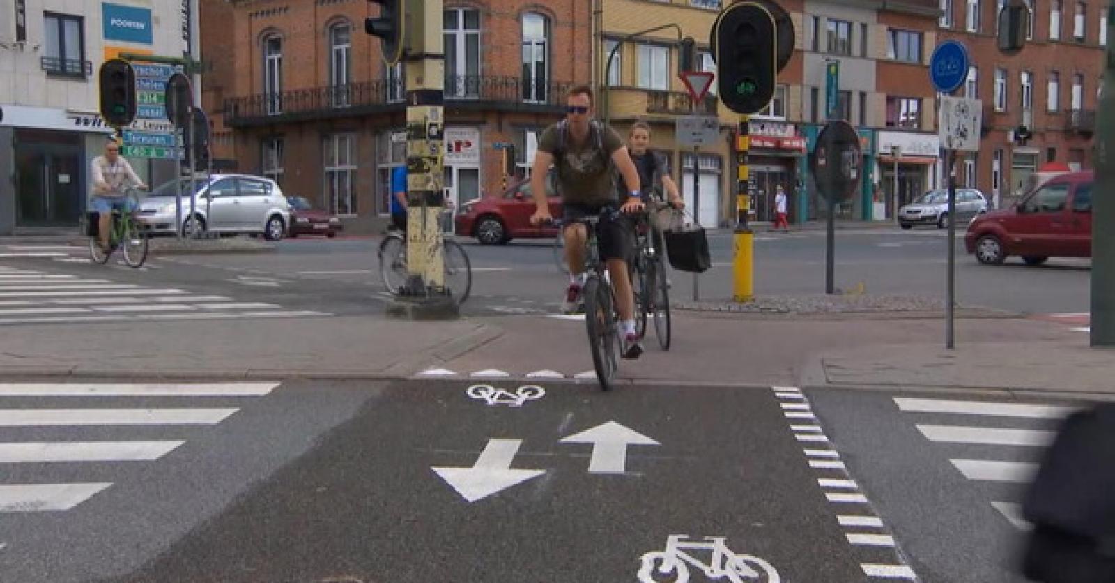 Fietser is voorrang kwijt op kruispunt