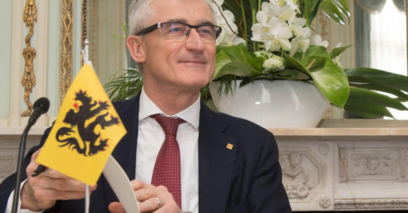 'Wie is er bang van een Vlaamse Grondwet? Wie 'a' zegt, moet ook 'b