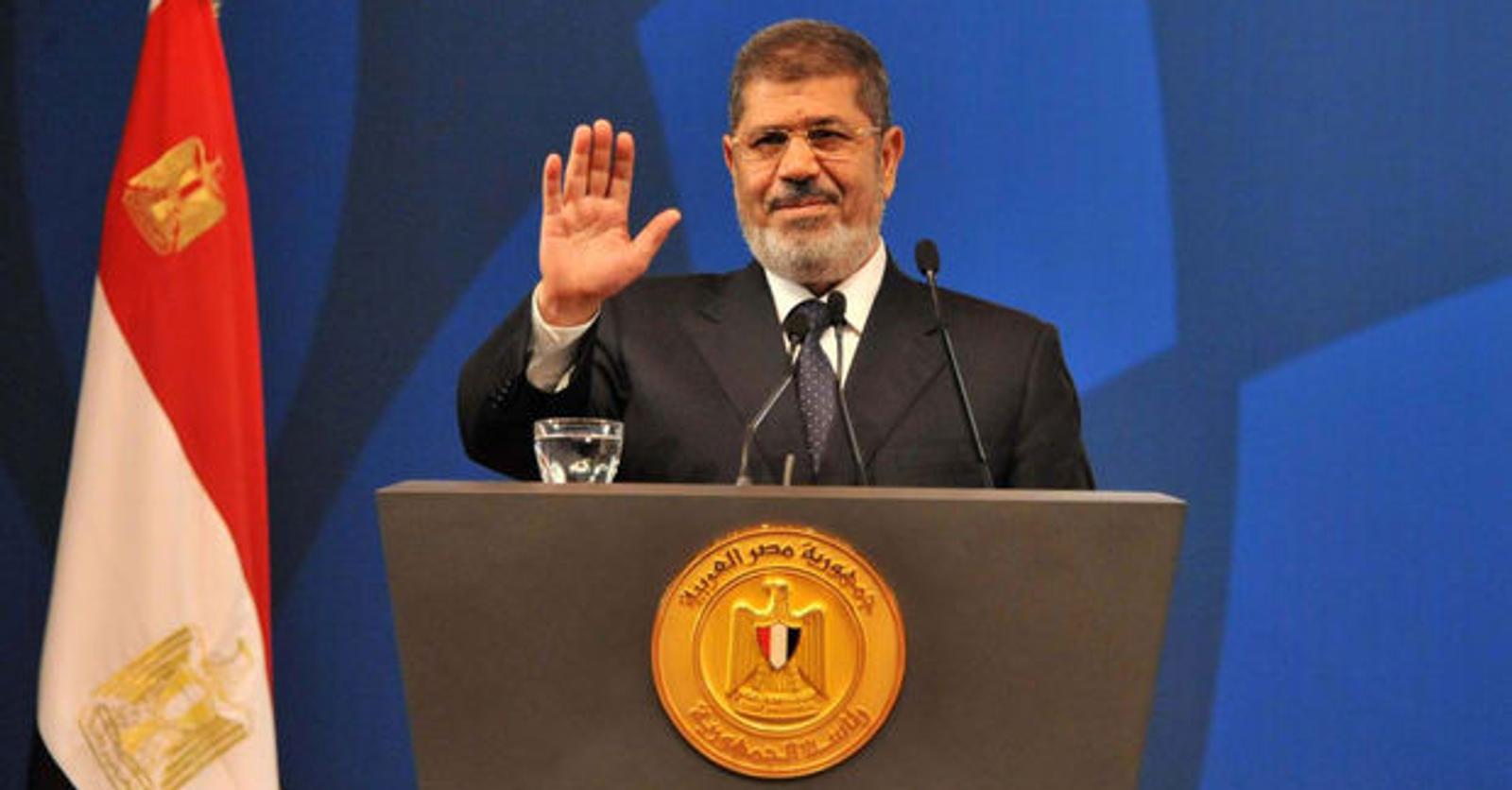 Egyptische president Morsi treedt niet af, stelt regering van nationale