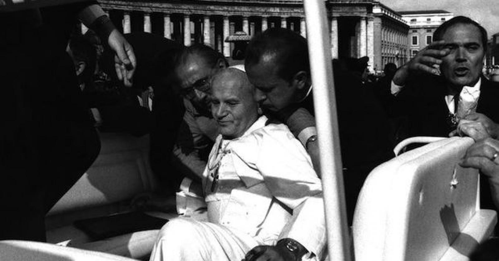 Auto van aanslag op paus te zien in Vaticaans museum