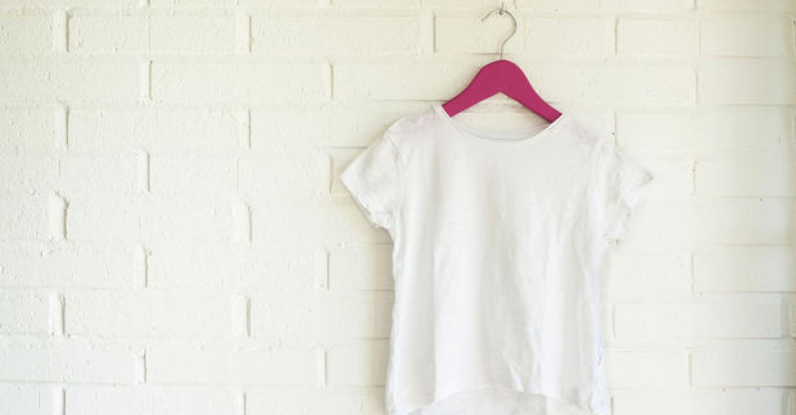 waarom-je-witte-t-shirts-soms-geel-worden-onder-je-oksels-en-wat-je