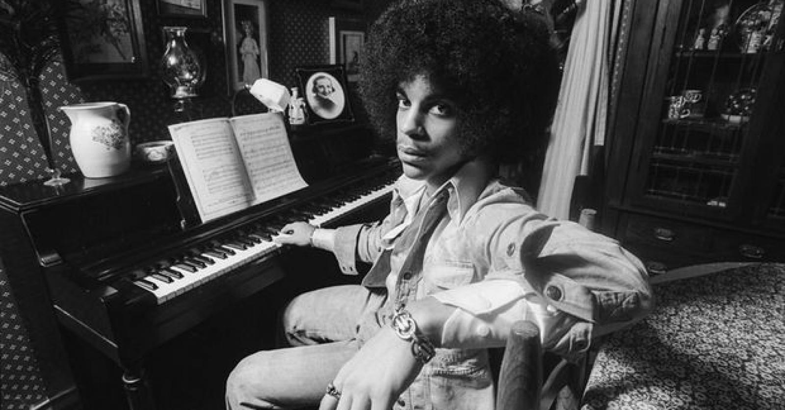 Hij weet dat we allemaal van hem houden het leven van Prince volgens zijn vrienden en muzikanten foto