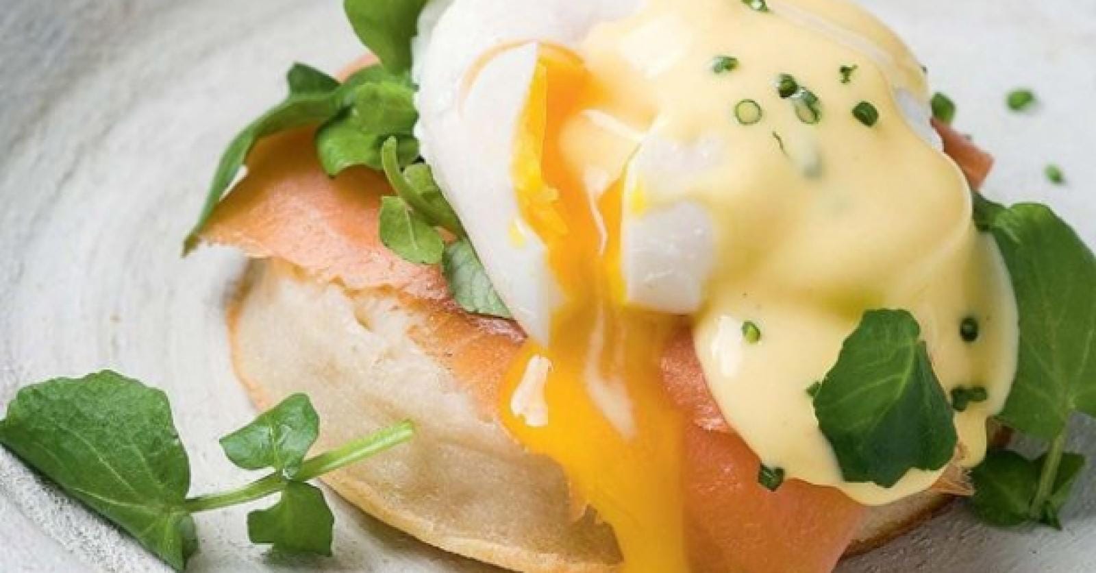 Eggs Benedict met gerookte zalm