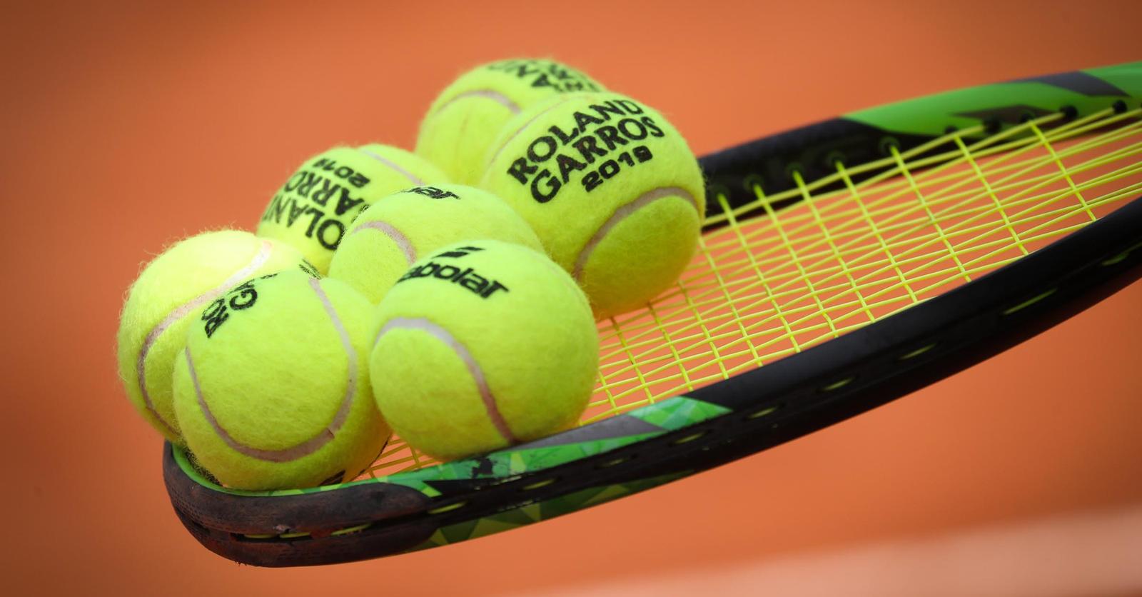 Boîte De Jeu Roland Garros Tennis - Wizzle Quiz & Puzzle Par Pinault, Occasion