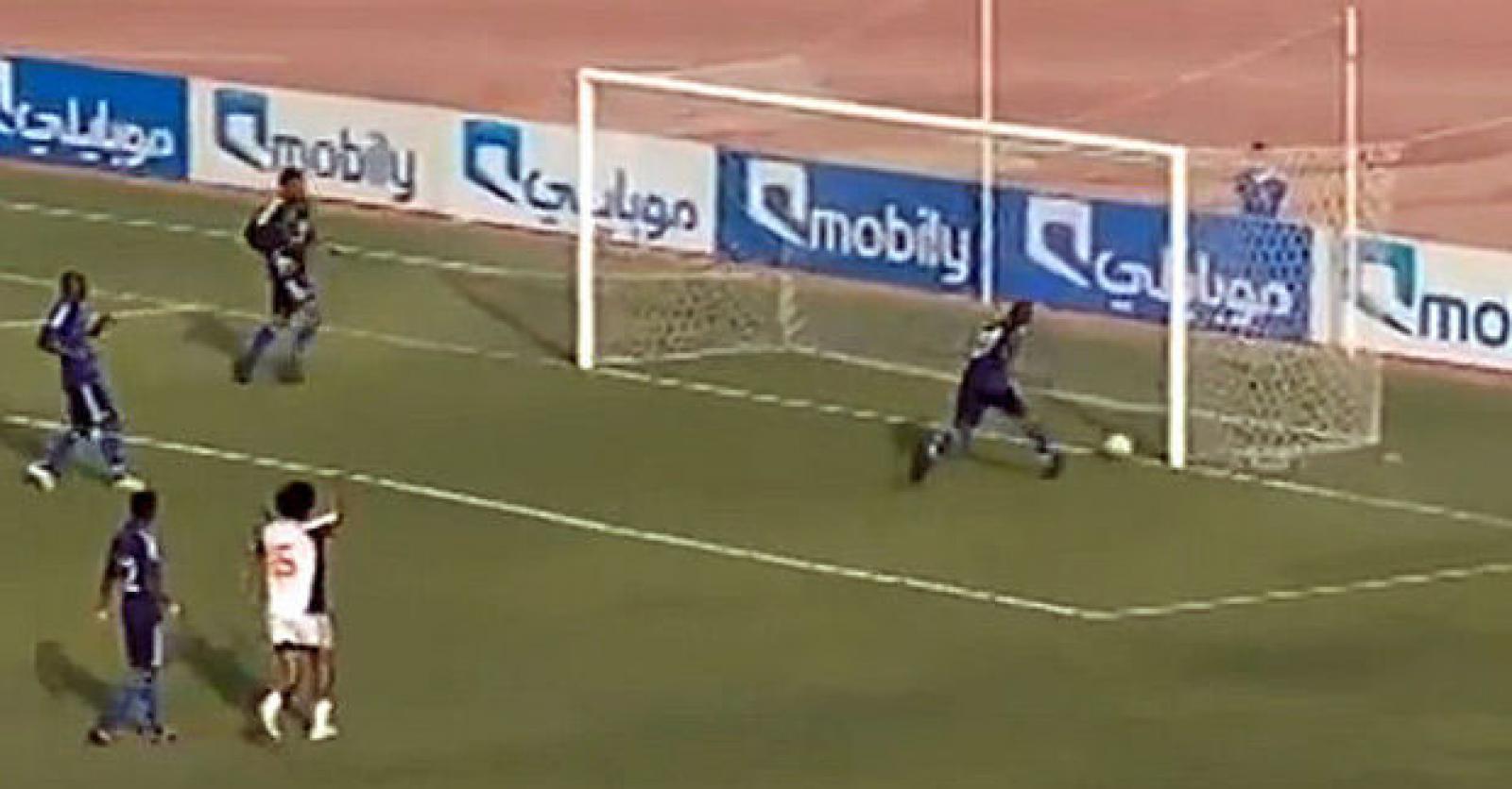 L'autogoal le plus ridicule de l'année