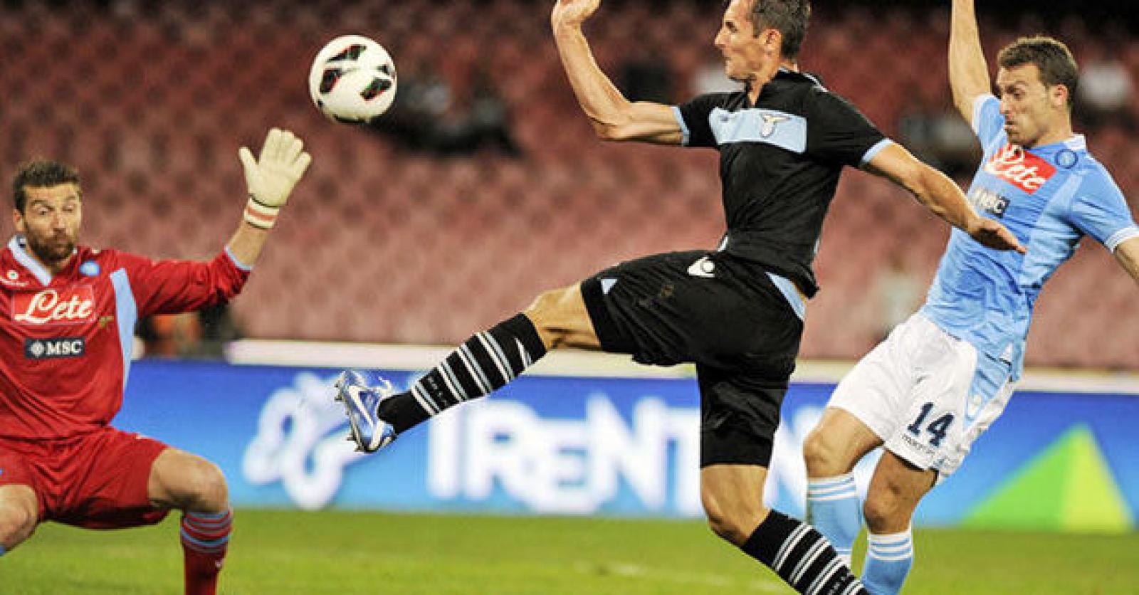 Naples Lazio La Le On De Fair Play De Miroslav Klose Vid O