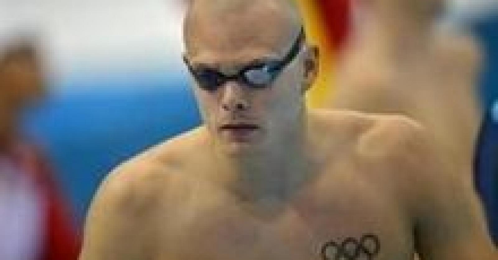 Glenn Surgeloose zwemt BR 400m vrije slag op EK kortebaan