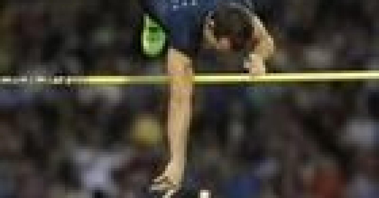 Le Français Renaud Lavillenie bat le record du monde de saut à la perche en salle à 6m16