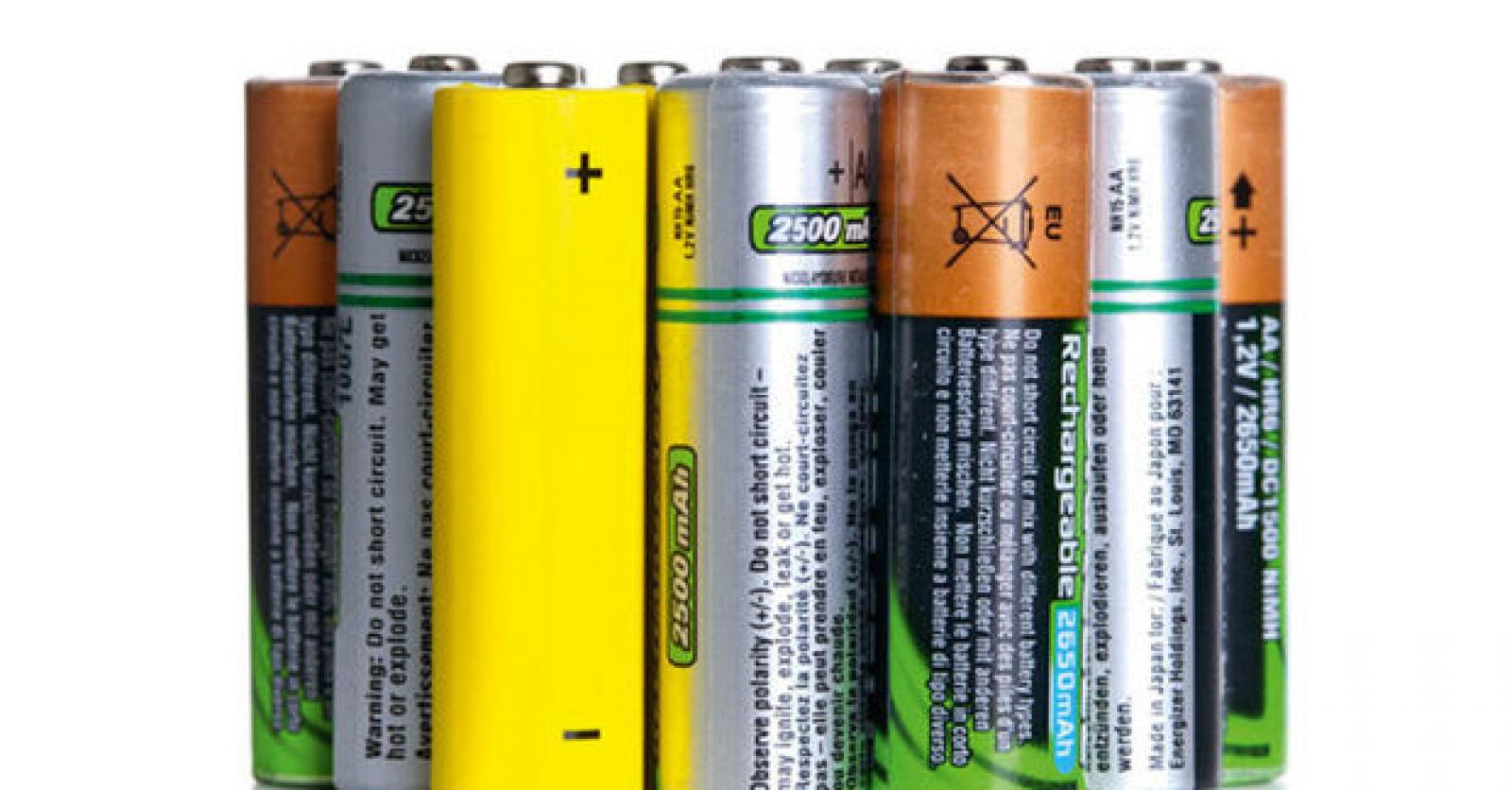 Mélanger différents types de piles et batteries : à faire ou non ?