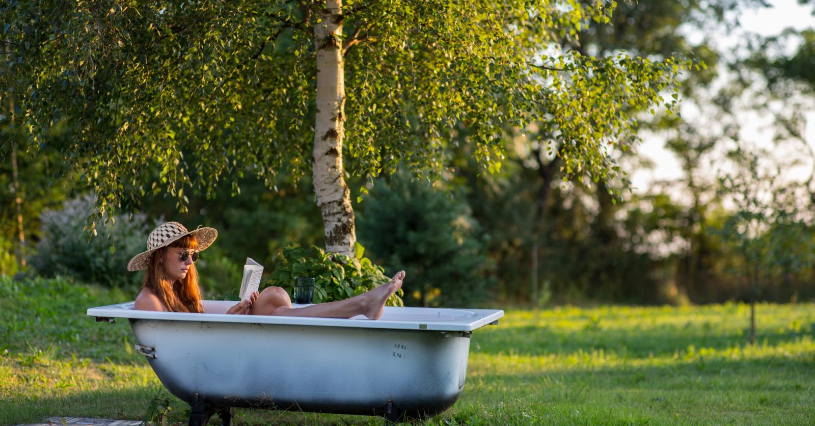 Votre voisin peut-il bronzer nu dans son jardin?