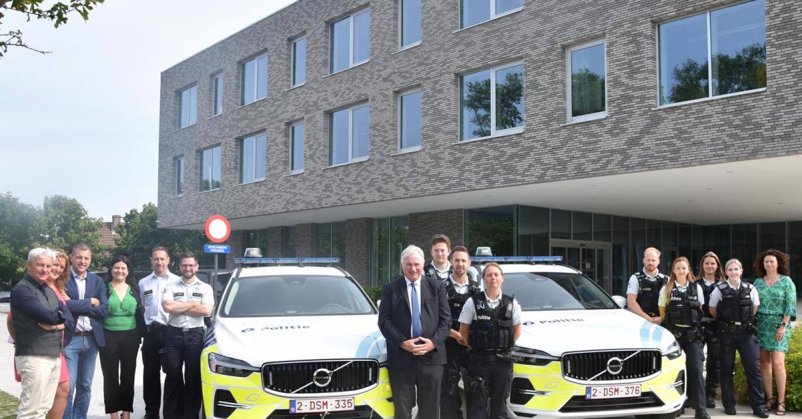 Politie Westkust Neemt Twee Nieuwe Wagens Voor Interventieteam In ...