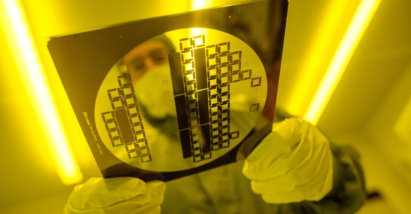 China Implements Licenses for Export of Metals Essential for Electronic Chip Production, Raising Concerns for Global Economy