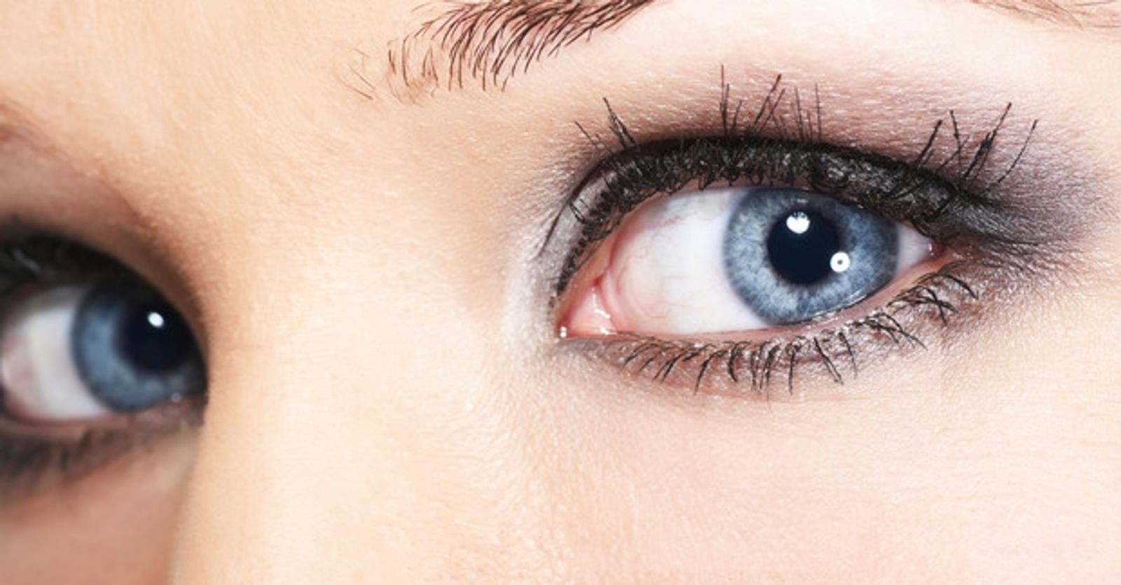 Les yeux clairs plus sensibles à la lumière? Non, juste une idée — free download