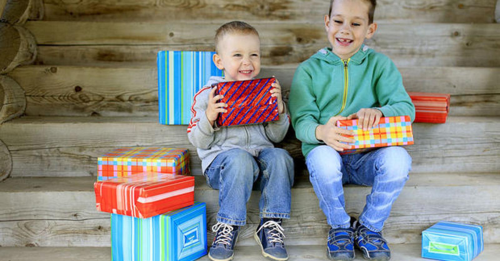 Offrir un cadeau à un enfant sans se brouiller avec ses parents