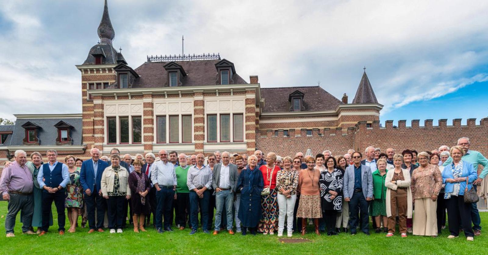 Oudleerlingen dorpsschooltje Oostkerke komen samen KW.be
