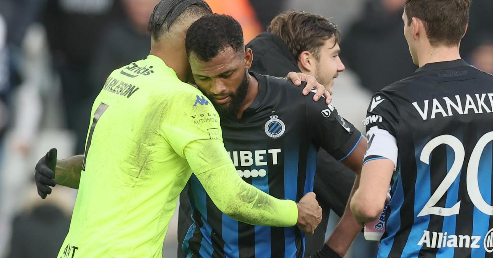 De geblesseerde Christiaan Ravych beleefde op derbytribune de namiddag