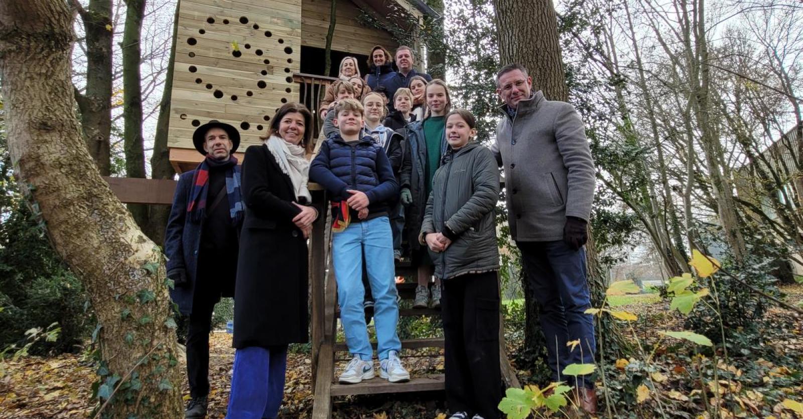 Oude En Nieuwe Kinderburgemeesters Huldigen Samen Gloednieuwe Boomhut ...