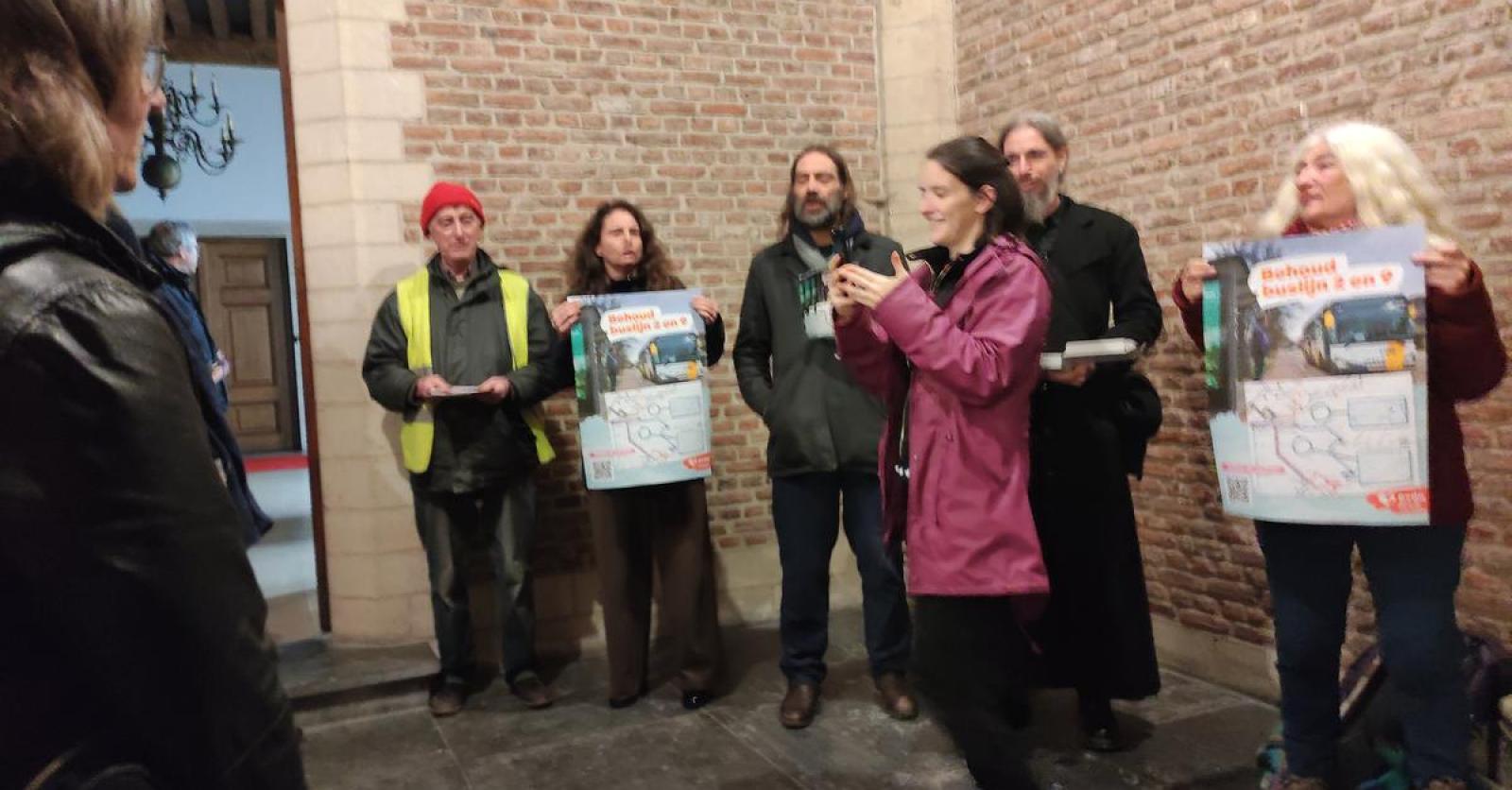 PVDA Kortrijk Voert Actie Over Verdwijnen Van Twee Kortrijkse Buslijnen ...