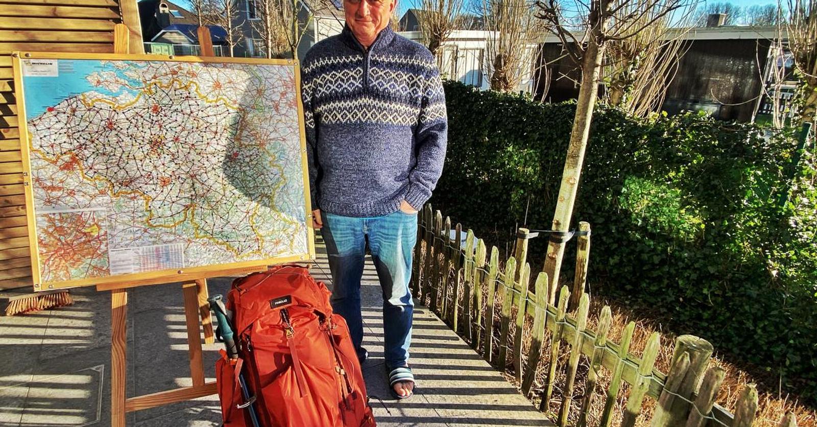 Blessure kan hem niet stoppen: Leo (70) trekt 4.600 km te voet door