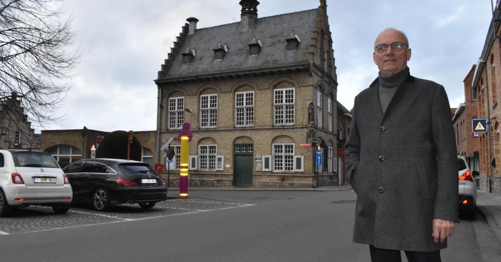 Stadsbestuur wil gemeentehuis Elverdinge verkopen “Een messteek in het hart van het dorp” KW.be