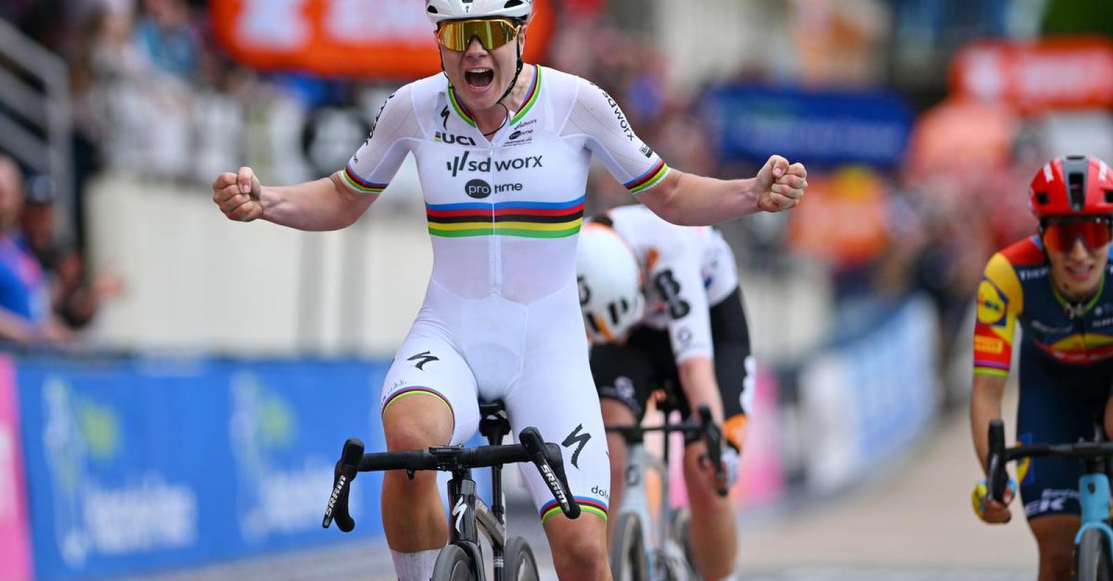 Wereldkampioene Lotte Kopecky Wint Haar Droomkoers Na Sprint Met Zes ...