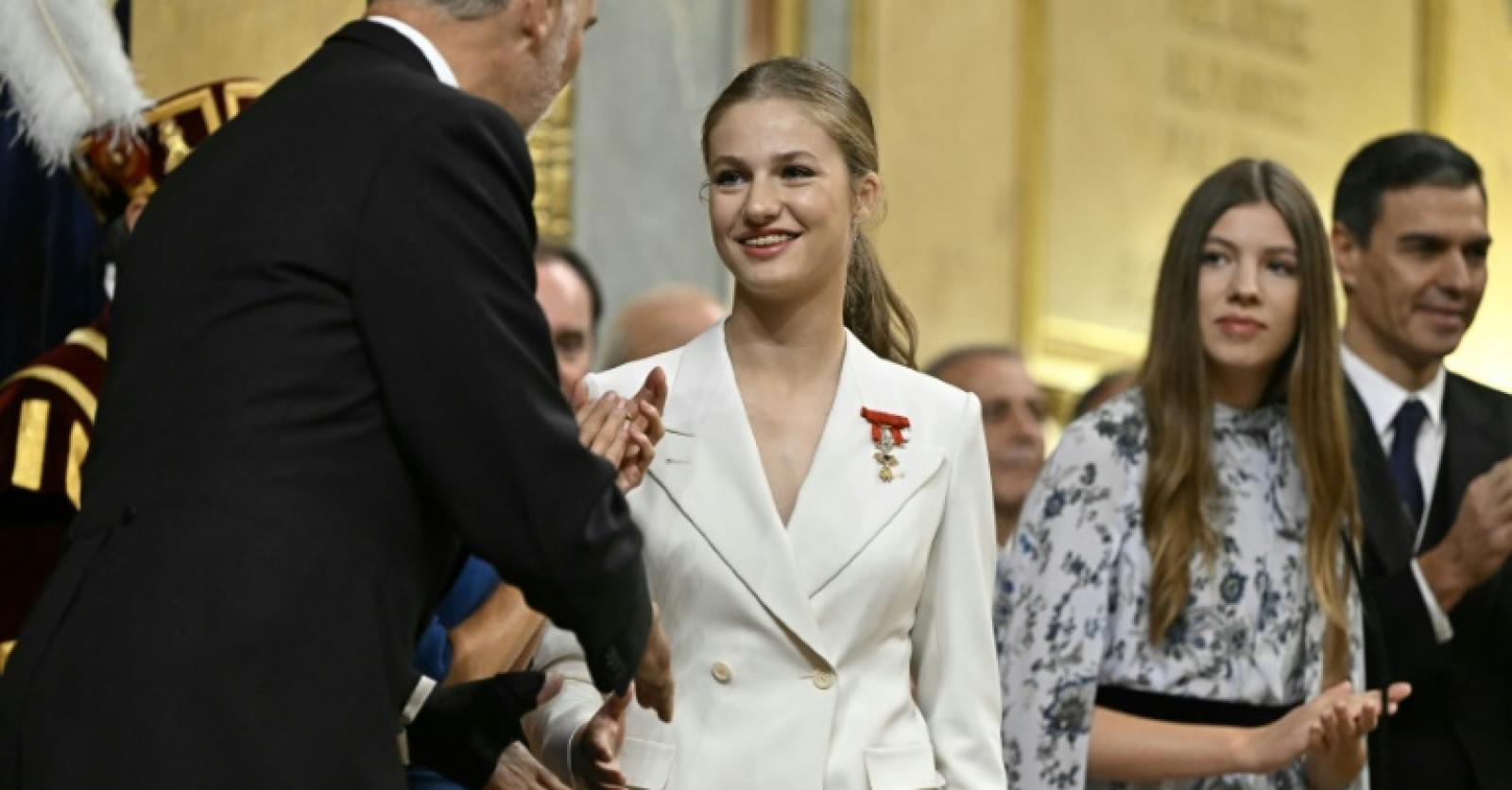 La princesse Leonor, héritière du trône espagnol, jure fidélité à la