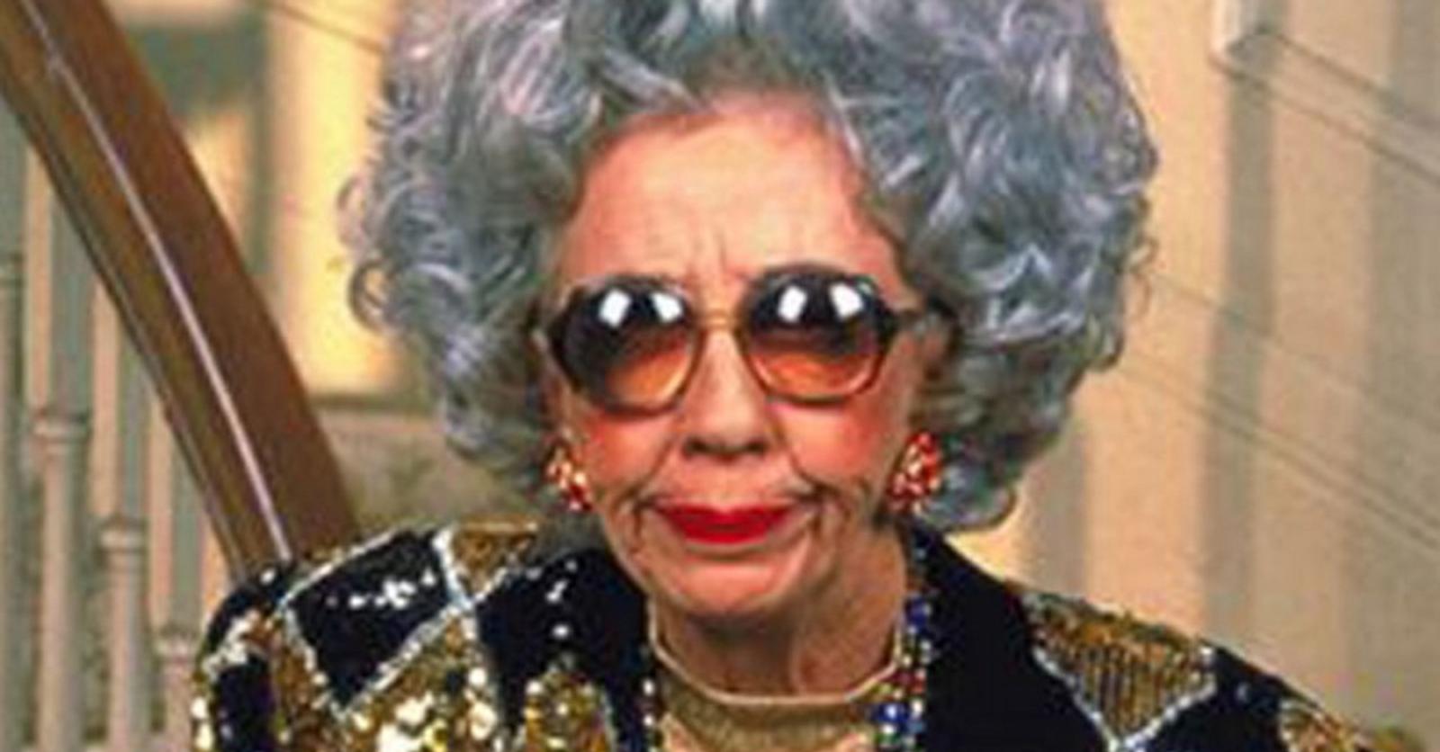 une-nounou-d-enfer-grand-m-re-yetta-est-d-c-d-e