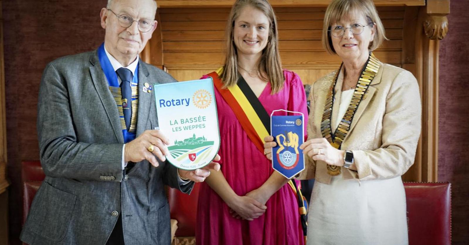 Rotary Clubs stappen symbolisch in het huwelijksbootje