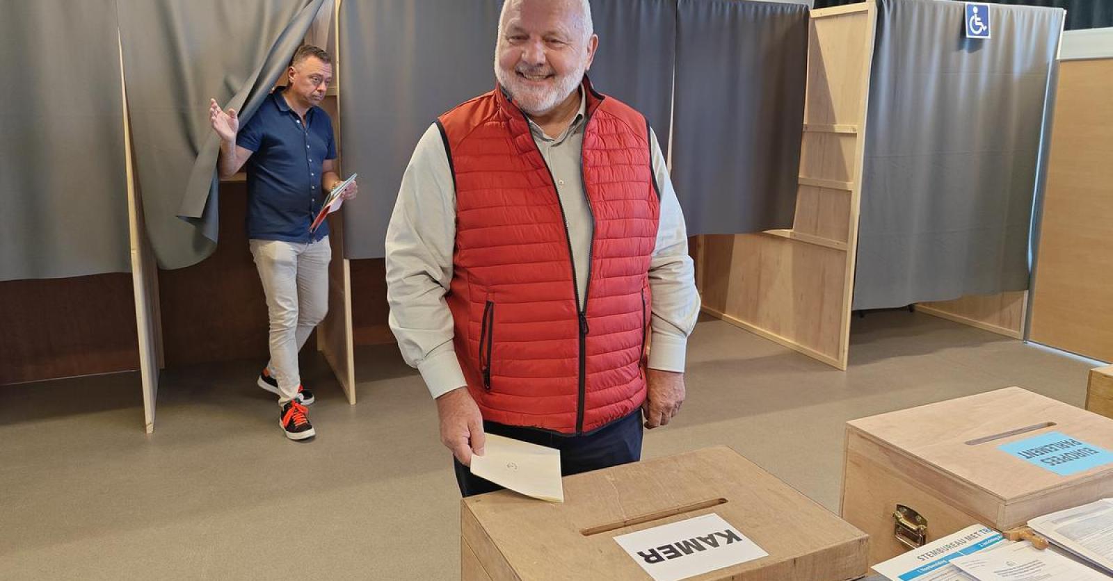 Jean-Marie Dedecker stemt in Middelkerke: “Ik voorspel een gitzwarte ...