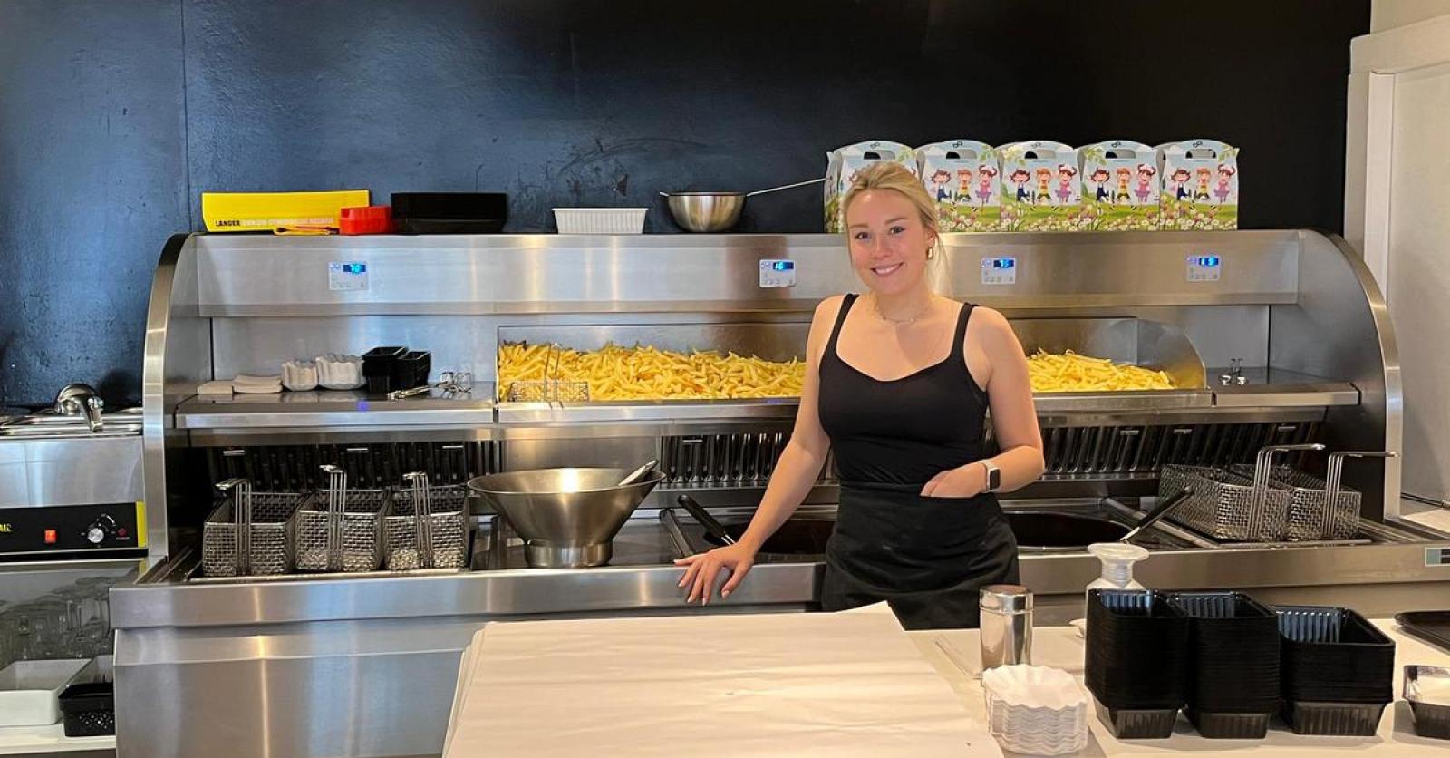 Marie (25) Ruilde Haar Klas Om Voor De Friterie In Avelgem: “Ik Ben ...