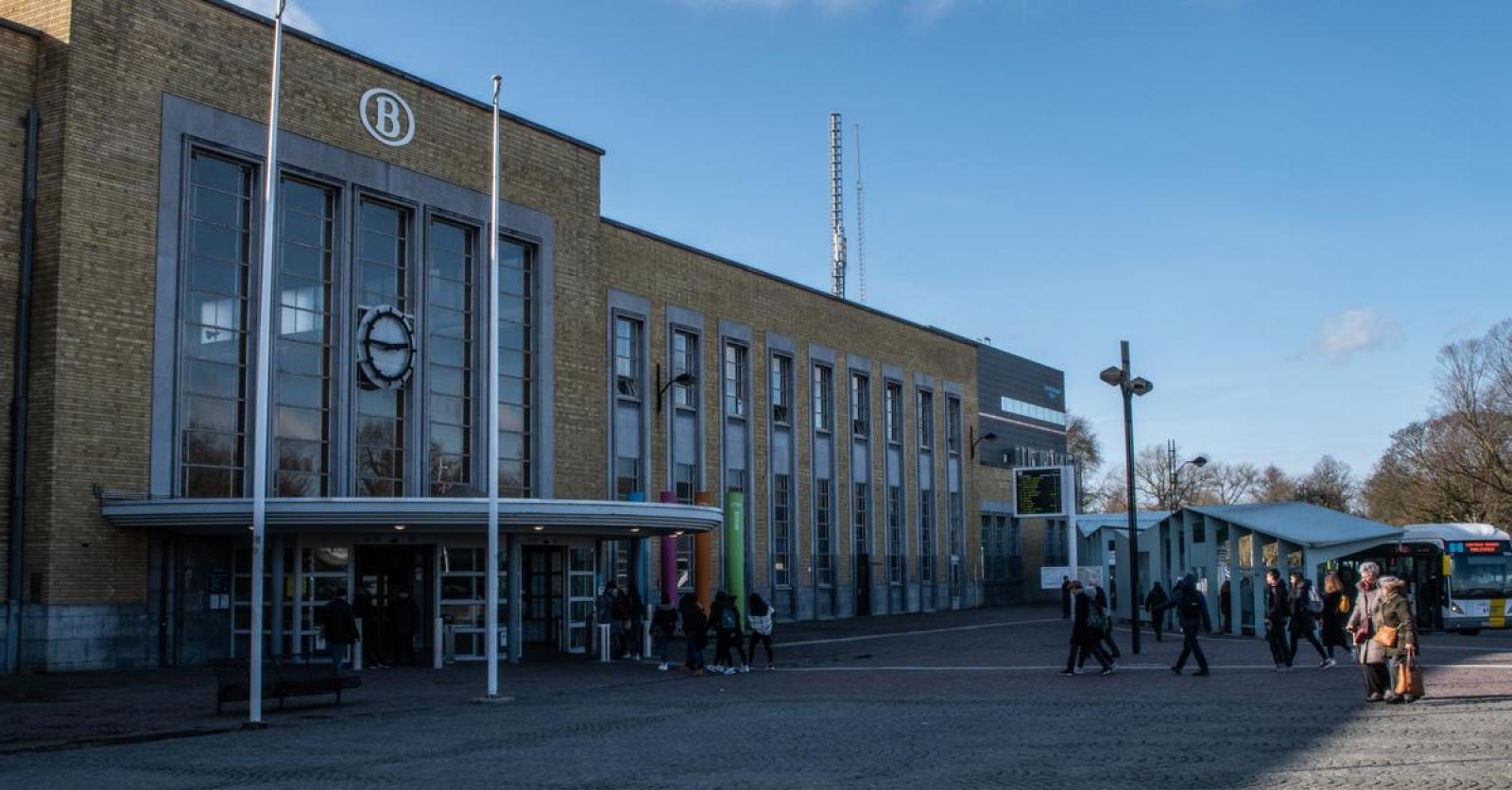 NMBS Stopt Fysieke Verkoop Van Internationale Treintickets In Kortrijk ...