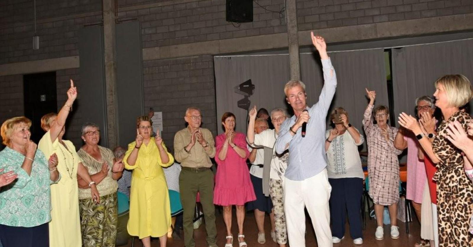 IN BEELD – Feest ’20 jaar De Nonkeltjes’ in Zwevezele met optredens van Eveline Cannoot, Herbert, Th