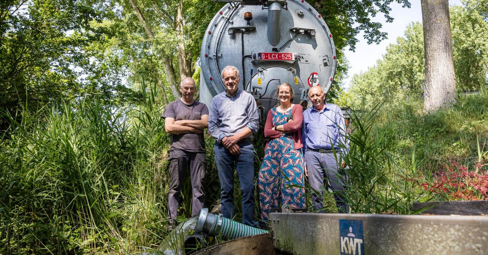 Dijkgraaf haalt water uit Schipdonkkanaal voor bevloeiing droge akkers in Damme: “Als de resultaten 