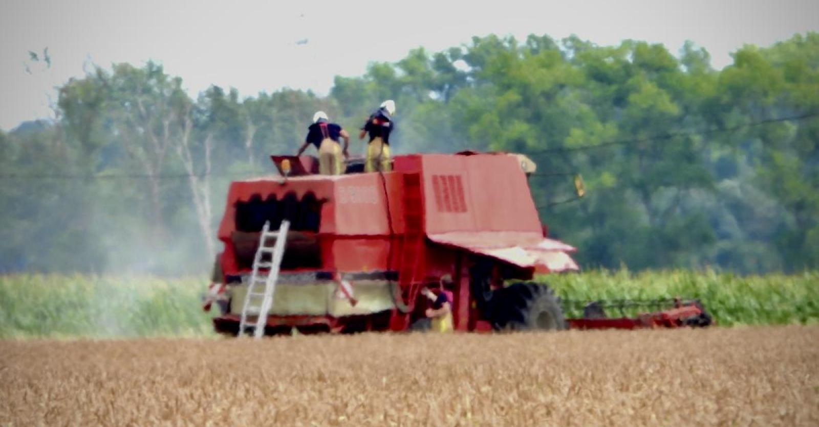 Pikdorser vat vuur op akker in Meerkerk