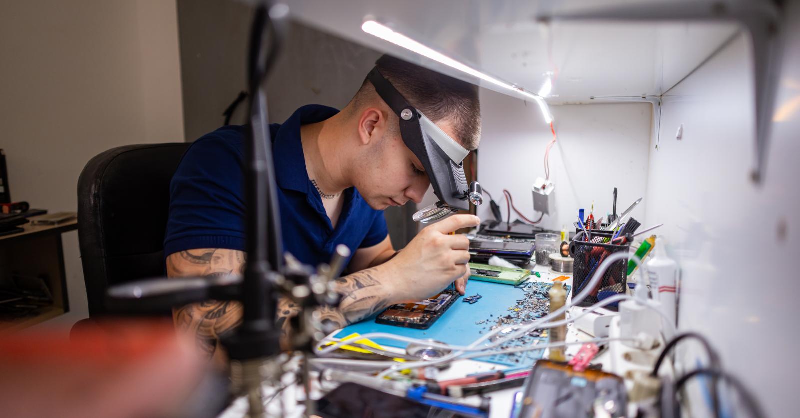 De overheid wil dat u meer laat repareren en geeft extra garantie op elektro, maar de nieuwe wet hap