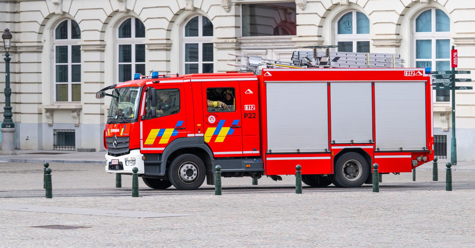 Bruxelles: un pompier décède après des explosions dues à une fuite de gaz, trois personnes grièvement blessées