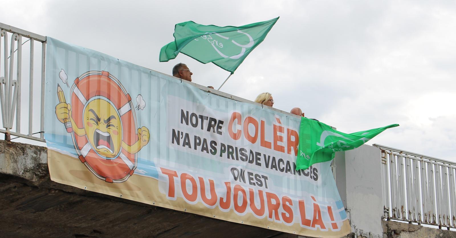 Une première mobilisation enseignante en région liégeoise, à quelques jours de la rentrée: «Notre colère n’a pas pris de vacances»
