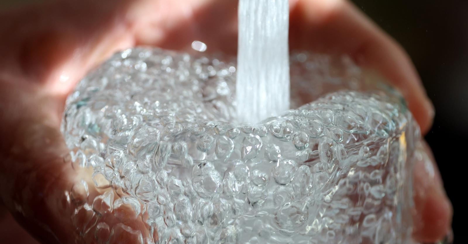 Pourquoi vous payez toujours plus cher pour l’eau du robinet: «Les polluants coûtent cher»