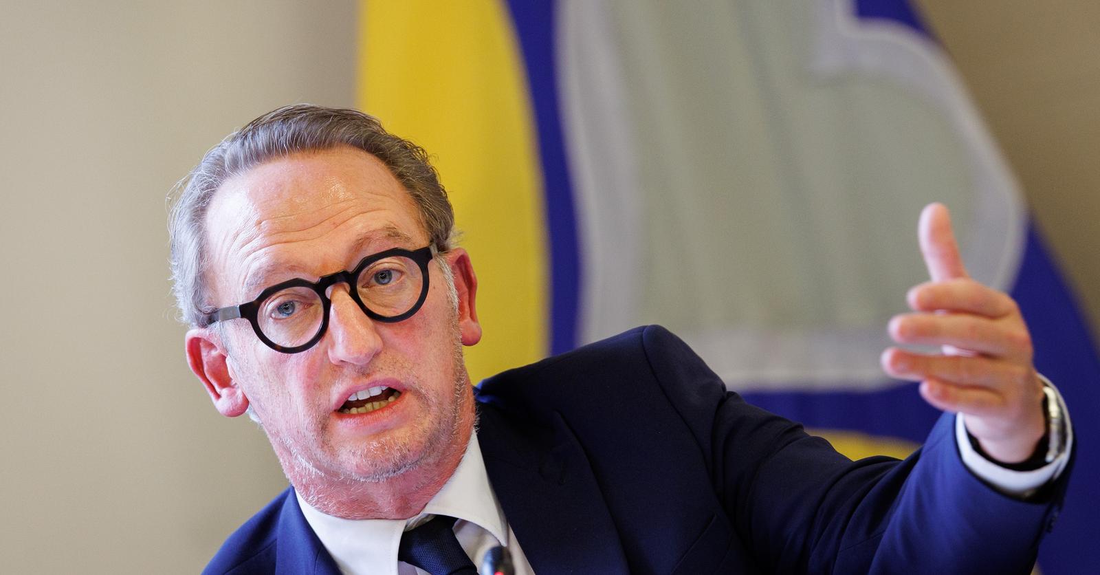 Le Chef Cap Le budget bruxellois maintient le cap avec des symboles forts, mais ...