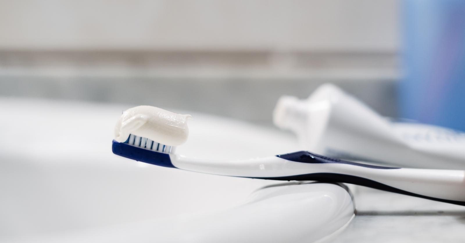 Hardnekkige vlekken? Gebruik eens tandpasta! Libelle