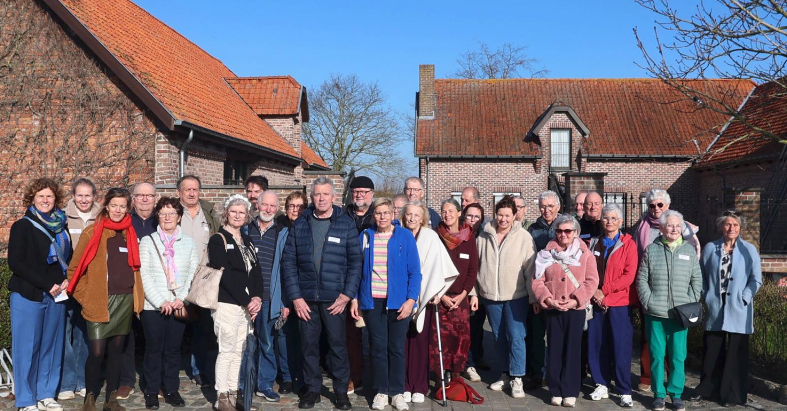 Vrijwilligers van Vondels vzw worden verwend op wijndomein Ravenstein